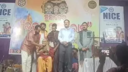 ବୌଦ୍ଧ ସଦର: ବୌଦ୍ଧ ଜଗନ୍ନାଥ ମନ୍ଦିର ନିକଟରେ ସୁନା ବେଶ ଭଜନ ସମାରୋହ, ଯୋଗଦେଲେ ଜିଲ୍ଲାପାଳ ଓ ବରିଷ୍ଠ ଅଧିକାରୀ