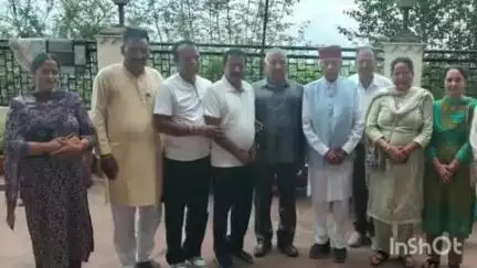डेरा गोपीपुर: भाजपा के पूर्व मंत्री रमेश धवाला के नेतृत्व में देहरा के कार्यकर्ताओं ने पूर्व मुख्यमंत्री प्रोफेसर धूमल से मुलाकात की