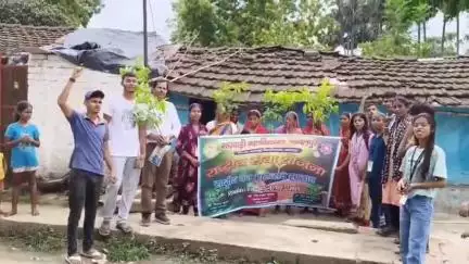 जगदीशपुर: वन महोत्सव सप्ताह के छठे दिन हरिजन टोला और इंदिरा कॉलोनी, साहेबगंज में पौधे बांटे गए