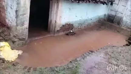 मड़ावरा: दिदोनियाँ में नालियों की सफाई नही होने से ग्रामीणों के मकानों में भर रहा है बरसात का पानी #jansamasya