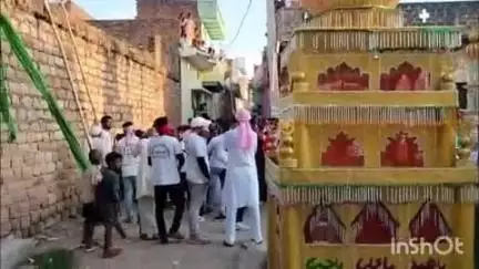 रामपुर: भोरेया गांव में पुलिस प्रशासन की उपस्थिति में मोहर्रम पर निकाला गया ताजिया और जुलूस