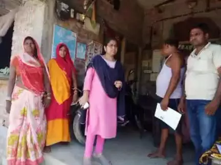 मरौना: मरौना BDO रचना भारतीय ने प्रखंड क्षेत्र में बीएलओ द्वारा भरे फॉर्म वापसी कार्य का किया निरीक्षण