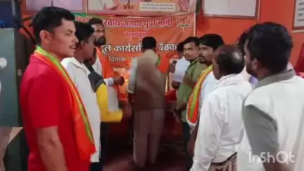 लोहंडीगुडा: लोहण्डीगुड़ा भाजपा कार्यालय में भाजपाइयों ने डॉ. श्यामा प्रसाद मुखर्जी की जयंती पर श्रद्धांजलि अर्पित की