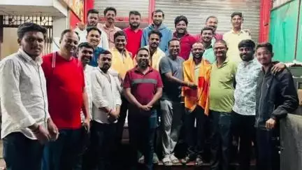 कळवण: कळवण शहरातील ओम ग्रुप गणेश नगर कळवणचे 2025 चे अध्यक्षपदी सुरज  पगार आणि उपाध्यक्षपदी शशी पगार यांची बिनविरोध निवड