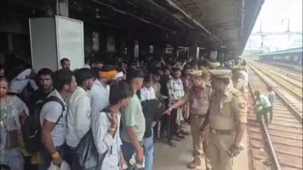 मथुरा: मुड़िया पूर्णिमा मेले के दृष्टिगत जीआरपी ने चलाया चेकिंग अभियान, संदिग्ध सामान की ली तलाशी