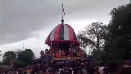 ଧରାକୋଟ: ଏକାଦଶୀ ରେ ଗଡ଼ିଲା ଧରାକୋଟ ଗଡ଼ ରଥ,ଆକର୍ଷଣର କେନ୍ଦ୍ର ବିନ୍ଦୁ ମହିଳା ରାଜା