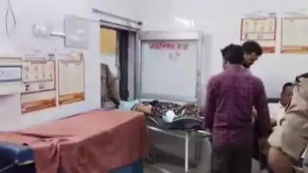 चंदौली: चकिया हत्याकांड का हत्यारा वाराणसी ट्रामा सेंटर से वापस होकर जिला अस्पताल में भर्ती, रजिस्टर में दो अलग-अलग नाम दर्ज