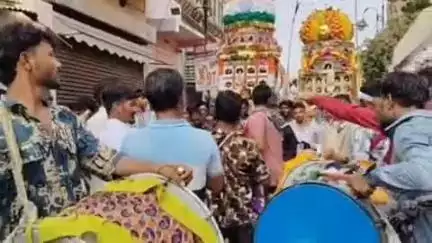 फतेहपुर: रामगढ़ शेखावाटी कस्बे में मातमी धुनों के बीच निकाले गए ताजिए, युवाओं ने दिखाए हैरतअंगेज करतब