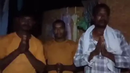 అసిఫాబాద్: సరండి గ్రామంలో ఇందిరమ్మ ఇళ్లలో అవకతవకలు,ఆరోపించిన బాధితులు