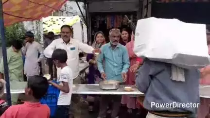 परसिया: परासिया: इमाम हुसैन की याद में लंगर का आयोजन, जगह-जगह बंटा खिचड़ा, शरबत और पुलाव
