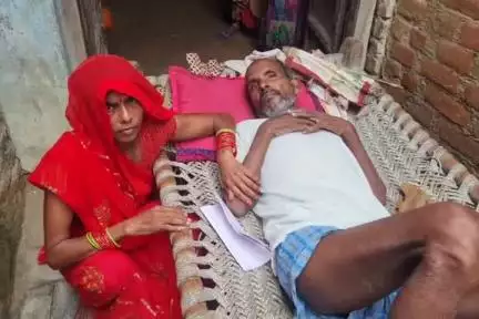 सहावर: सही आय प्रमाण पत्र न बनने से जिंदगी और मौत की जंग लड़ रहा मंडनपुर का व्यक्ति, नहीं मिल रहा सरकारी सुविधाओं का लाभ