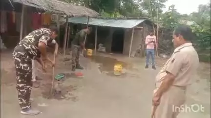 किशनगंज: हालामाला पंचायत के मोतीहारा आदिवासी टोला में उत्पाद विभाग और पुलिस की छापेमारी