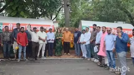 पीथमपुर: धार विधायक नीना विक्रम वर्मा ने ग्राम पंचायतों को टैंकर वितरित किए
