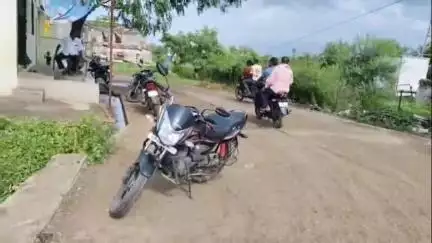 कळमनूरी: बोल्डा रेल्वे स्टेशन कडे जाणाऱ्या रस्त्याची दुरावस्था,नागरिकांची दुरुस्तीची मागणी #Jansamasya