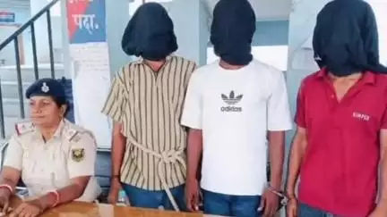 मानपुर: मुफस्सिल थाने की पुलिस ने चोरी के मामले में तीन आरोपियों को किया गिरफ्तार