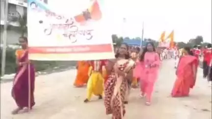 नांदेड: आषाढी एकादशी निमित्त पासदगाव येथे  शाळकरी मुलांची काढण्यात आलेल्या दिंडीने नांदेडकरांचे लक्ष वेधले.