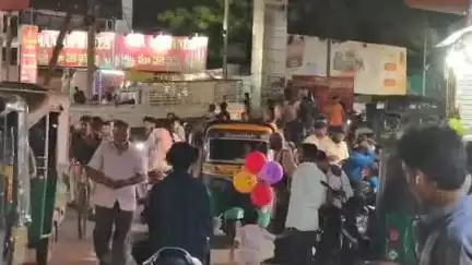 సింగ్ నగర్ డాబా కోట్లు సెంటర్ వద్ద అడ్డదిడ్డలుగా ఆటోలు పార్కింగ్