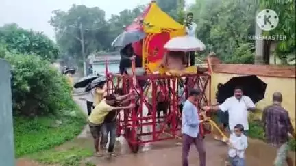 कर्रा: जरियागढ़ में ऐतिहासिक घूरती रथ यात्रा का आयोजन किया गया