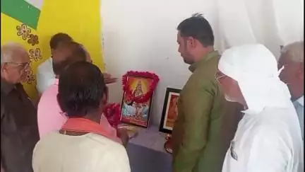 करहल: करहल क्षेत्र के आजाद हिंद इंटर कॉलेज में मेघावी छात्र-छात्राओं को ब्राह्मण समाज के लोगों ने किया सम्मानित