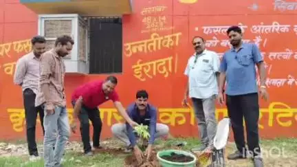 बैकुंठपुर: कोरिया जिले में अंतरराष्ट्रीय सहकारिता दिवस पर सहकारी समिति में वृक्षारोपण किया गया