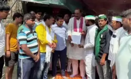सकलडीहा: सकलडीहा में किसान मजदूर संयुक्त यूनियन का 8 दिनों से चल रहा धरना, सकलडीहा विधायक की पहल पर समाप्त हुआ