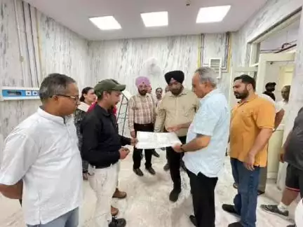 ਗੁਰਦਾਸਪੁਰ: ਚੇਅਰਮੈਨ ਰਮਨ ਬਹਿਲ ਵੱਲੋਂ ਜ਼ਿਲ੍ਹਾ ਹਸਪਤਾਲ ਵਿੱਚ ਉਸਾਰੀ ਅਧੀਨ ਪ੍ਰੋਜੈਕਟਾਂ ਦਾ ਲਿਆ ਗਿਆ ਜਾਇਜਾ