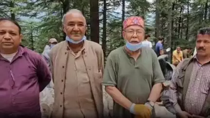 कुल्लू: कुल्लू मनाली घूमने आने वाले पर्यटकों का स्वागत, परंतु टीकम ठाकुर ने कहा- अपना कूड़ा अपने साथ लेकर जाएं