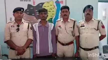 कुरूद: कुरूद के नहर पार किनारे नशीली दवाइयाँ बेच रहे युवक को कुरूद पुलिस ने किया गिरफ्तार, 216 नग नशीली कैप्सूल जब्त