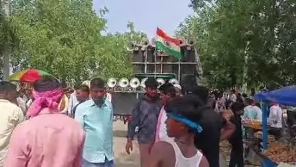 पाटन: किशनपुर के चनया बाजार में मुहर्रम का ताजिया और शी पड़ का मिलान किया गया