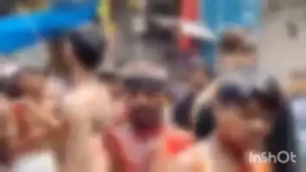 फर्रुखाबाद: शहर में निकाला गया ताजिया जुलूस, बड़ी संख्या में पुलिस बल रहा तैनात