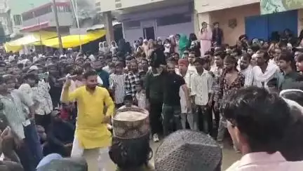 सतवास: सतवास में हुसैनी लश्कर की धूम, हाथी बना आकर्षण का केंद्र