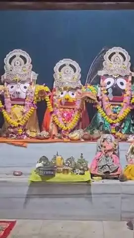 श्रीनगर रिमझिम बारिश में निकली जगन्नाथ यात्रा जगतगुरु शंकराचार्य स्वामी सदानंद सरस्वती जी महाराज जी की उपस्थिति एवं सभी ब्रह्मचारी एवं भक्त लोगों के विशाल जन समूह की उपस्थिति भव्य शोभा यात्रा निकाली गई

#reels #tranding #short