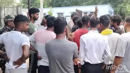 सासाराम: सासाराम में दौड़ रहे लड़के को टेंपो ने मारी टक्कर, तीन लोग हुए घायल