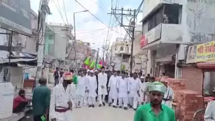 गोरखपुर: इमामबाड़ा स्टेट से निकला मियां साहब का शाही जुलूस, लोगों ने भव्य तरीके से किया जुलूस का स्वागत
