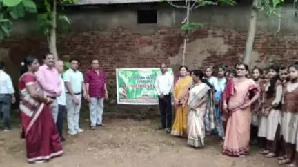 ଭଞ୍ଜନଗର: ଜିଲୁଣ୍ଡି ସ୍ଥିତ ମା’ବୈଷ୍ଣବୀ ବାଳିକା ଉଚ୍ଚ ବିଦ୍ୟାଳୟରେ ଆଇନ ସଚେତନତା ଓ ବୃକ୍ଷ ରୋପଣ କାର୍ଯ୍ୟକ୍ରମ ଅନୁଷ୍ଠିତ