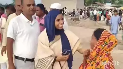 মানকাচৰ: কংগ্ৰেছ দলৰ এটা সঁজাতি দলে ওৱাহাৱ বজাৰৰ গৰাখহনীয়া ঠাই পৰিদৰ্শন কৰি ৰাইজৰ সৈতে মত-বিনিময় কৰে