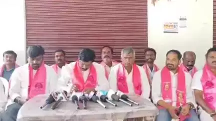 జనగాం: స్టేషన్ ఘనపూర్ లో రేషన్ కార్డుకు 3వేలు,ఇందిరమ్మ ఇళ్ళకు 1 లక్ష రూ" వసూలు చేసే స్కీమ్ నడుస్తుంది:మాజీ ఎమ్మెల్యే  రాజయ్య