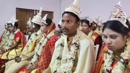 ধুবুৰী ভাগ: চহৰত একেখন মণ্ডপতেই ৩০ জনকৈ যুৱকযুৱতীৰ গণ বিবাহ সম্পন্ন