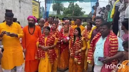 जमालपुर: नया टोला फुल्का में मां दुर्गा की प्राण-प्रतिष्ठा के लिए भव्य कलश शोभायात्रा निकाली गई, माहौल भक्तिमय
