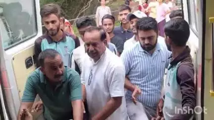सिरोही: सिरोही के राडबर गजानंद मंदिर में दर्शन करने गई महिला सीढ़ियों से गिरी, अस्पताल में भर्ती कराया गया
