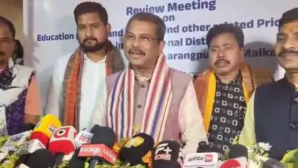 କୋରାପୁଟ ସହର: କୋରାପୁଟ ସଦଭାବନା ସଭାଗୃହରେ ଅବିଭକ୍ତ କୋରାପୁଟ ଜିଲ୍ଲାର ଶିକ୍ଷା ସ୍ଥିତିକୁ ନେଇ ସମୀକ୍ଷା କଲେ କେନ୍ଦ୍ର ଶିକ୍ଷା ମନ୍ତ୍ରୀ