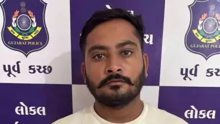 રાપર: રાપરના તકિયાવાસ વિસ્તારના બૂટલેગર પાસા તળે મધ્યસ્થ જેલ સાબરમતિ ધકેલાયો.