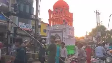 निवाड़ी: मोहर्रम पर्व पर पृथ्वीपुर में निकले ताजिये में हिंदू-मुस्लिम एकता की मिसाल, तिरंगे के रंग में सजा नज़र आया ताजिया