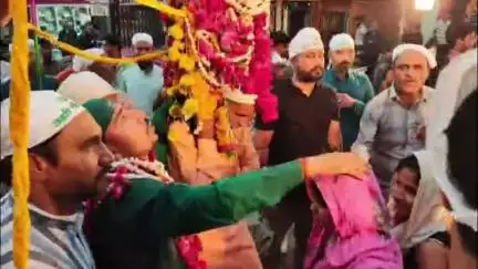 सागर: मोहर्रम पर्व पर शहर में पीली कोठी वाले बाबा की सवारी की झलक पाने के लिए जगह-जगह उमड़ी लोगों की भीड़