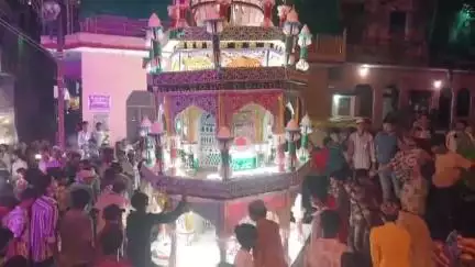 भांडेर: भांडेर नगर में मोहर्रम पर निकले 44 ताजिए, मातमी धुनों के साथ या हुसैन-या अली के लगे नारे, युवाओं ने दिखाए करतब