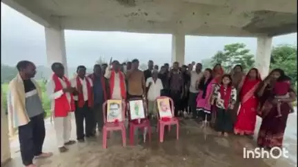 लखनपुर: लुण्ड्रा विधानसभा के नवापारा चौक में कुन्नी मंडल भाजपा ने मनाई डॉक्टर श्यामा प्रसाद मुखर्जी की जयंती