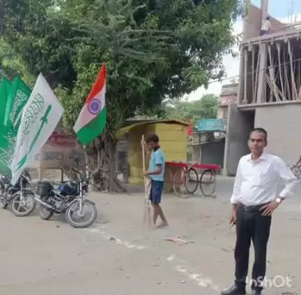 महुआ: महुआ नगर परिषद क्षेत्र में मोहर्रम को लेकर कार्यपालक पदाधिकारी ने गांधी चौक व अन्य जगहों का किया निरीक्षण