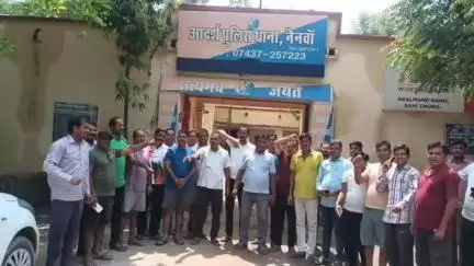 नैनवां: हाउसिंग बोर्ड कॉलोनी में लगातार हो थी चोरियों को लेकर कॉलोनी वासियों ने थानाधिकारी को सोपा ज्ञापन #jansamsya