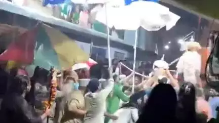 मंडला: महाराजपुर में मोहर्रम पर्व पर निकली सवारी, बारिश में भी लोग साथ चले और नारे लगाए