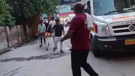 एटा: गांव नगला मंगली में एक व्यक्ति को घर में और गांव रोहिना में महिला को खेत में सर्प ने काटा, उपचार जारी